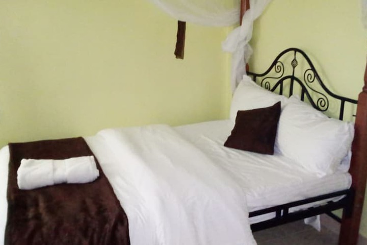 Room 4 of 13