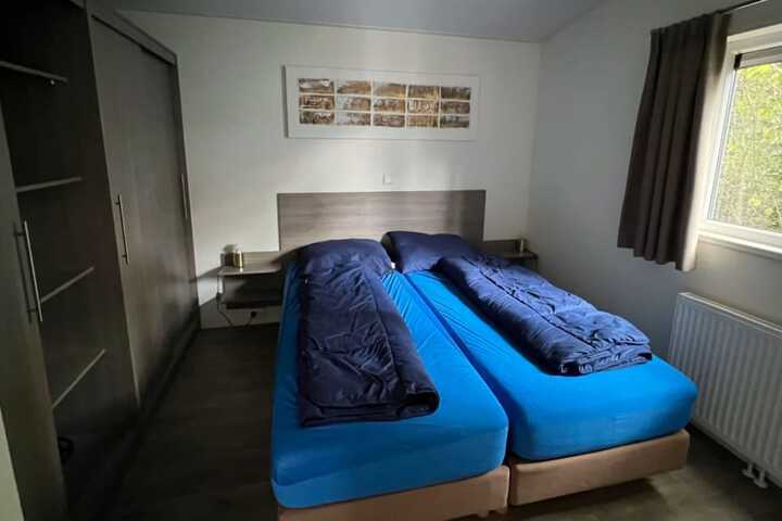 Room 2 of 37