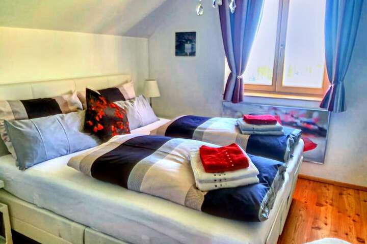 Room 2 of 39