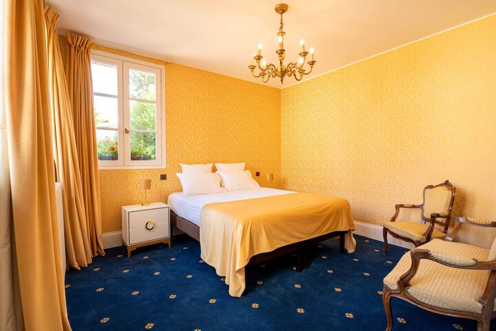 Room 13 of 49