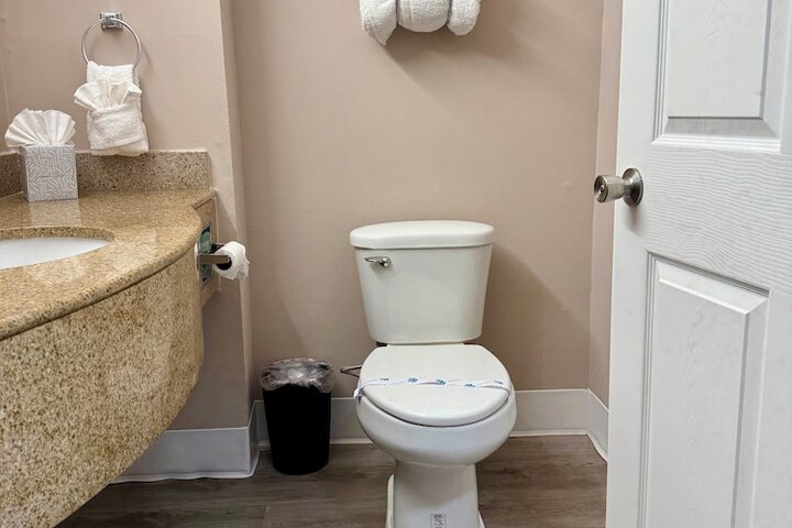 Room 9 of 12