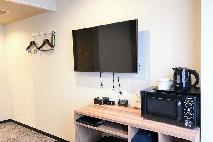 Room 8 of 13
