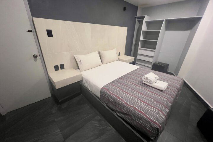 Room 9 of 23