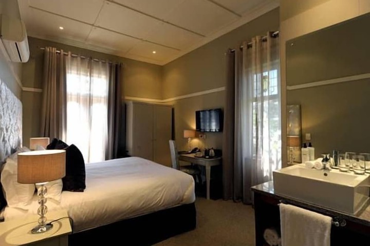 Room 9 of 37