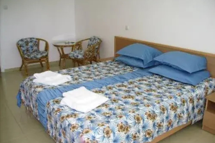 Room 5 of 16