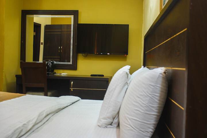 Room 10 of 49