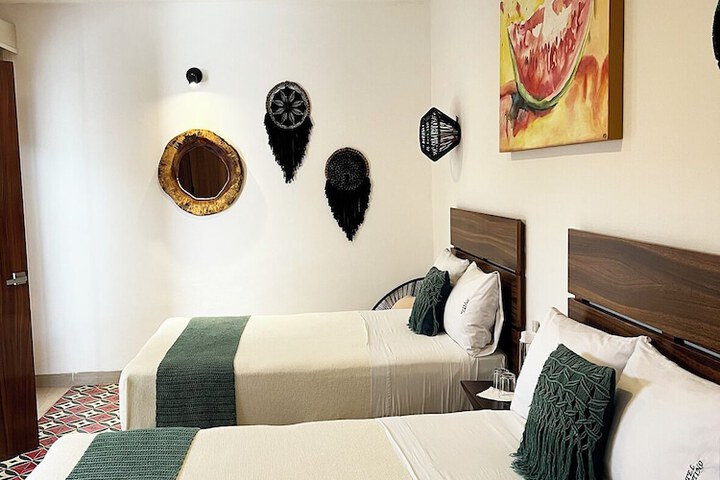 Room 10 of 111
