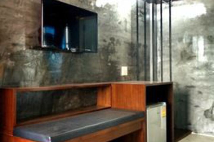 Room 12 of 17