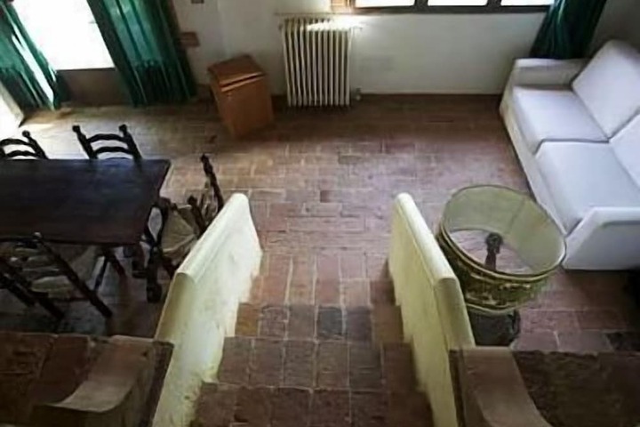 Room 25 of 69
