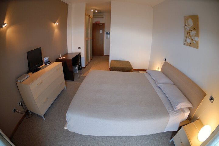 Room 11 of 75