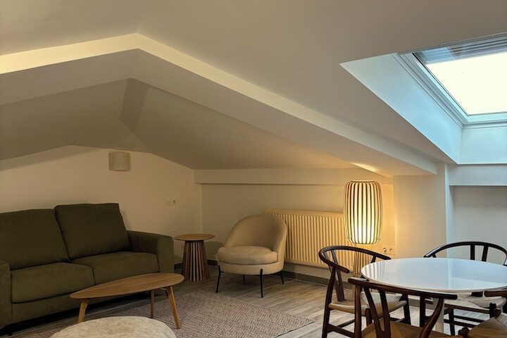 Room 21 of 32