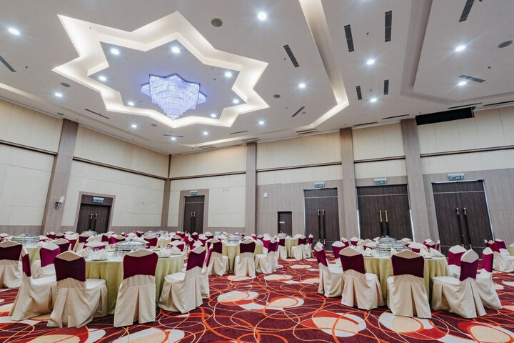 Ballroom/Hall 129 of 148