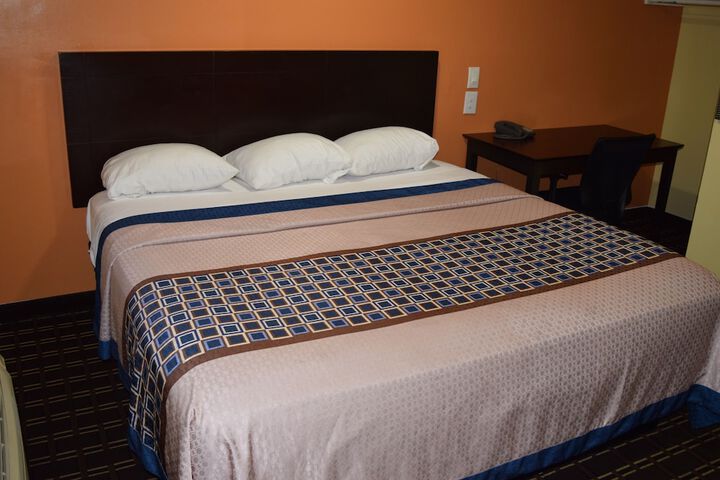 1 Queen Bed (42 of 55)