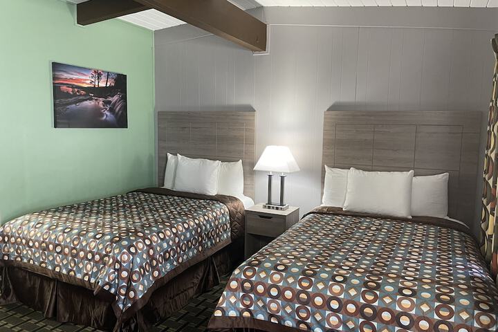 2 Double Beds (7 of 11)