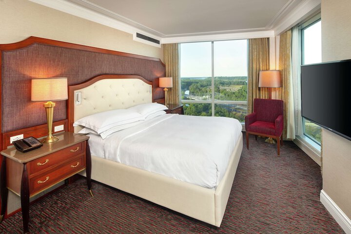 1 King Bed Lake View (20 of 69)