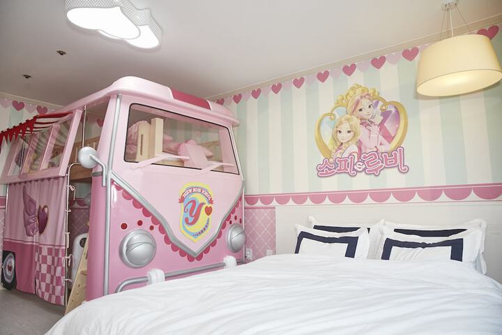 Children's theme room