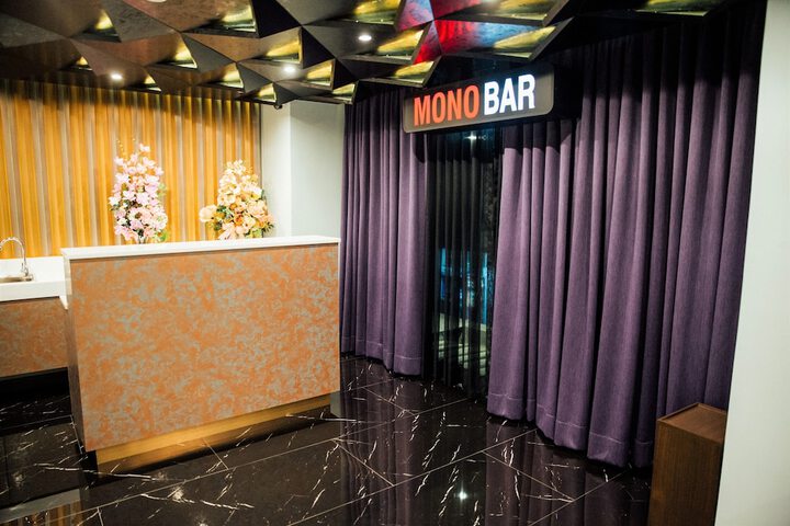 Lounge 63 of 82