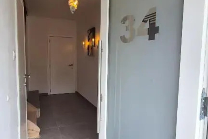 Room 3 of 8
