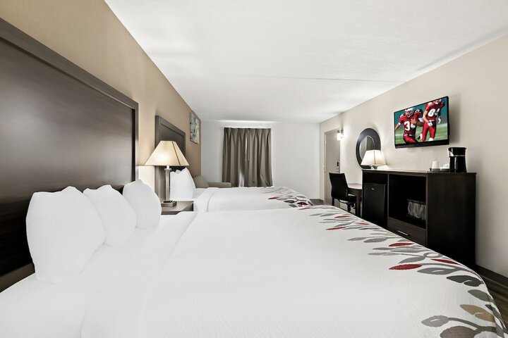 Deluxe 2 Queen Beds (6 of 9)