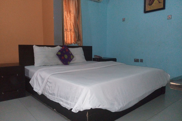 Room 9 of 28