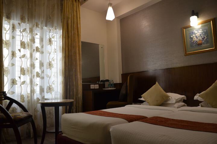 Room 6 of 34