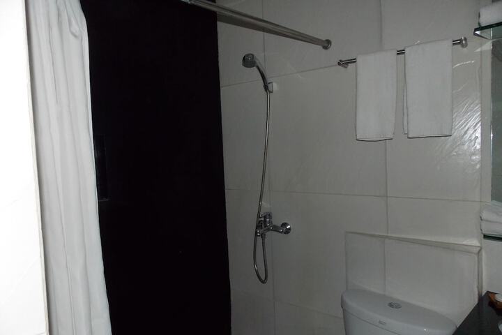 Room 12 of 25