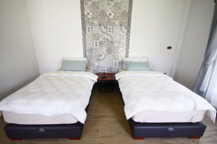 Room 13 of 17