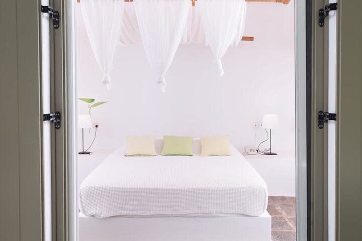 Room 4 of 72