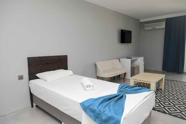 Room 27 of 68