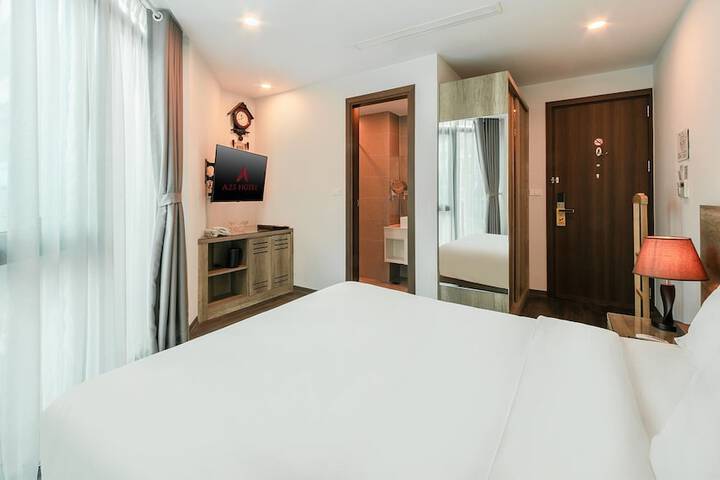 Room 8 of 28