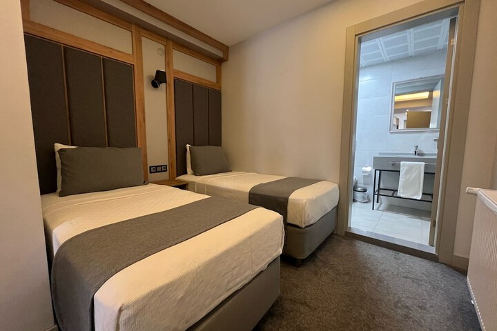 Room 10 of 39