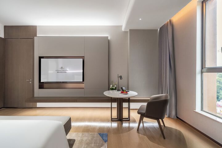 Room 30 of 143