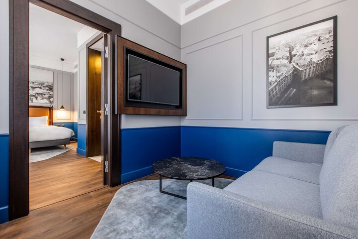 Room 10 of 106
