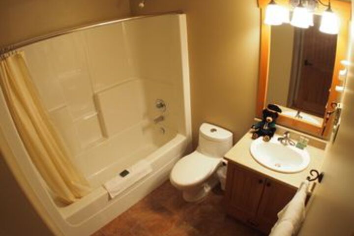 Room 4 of 16