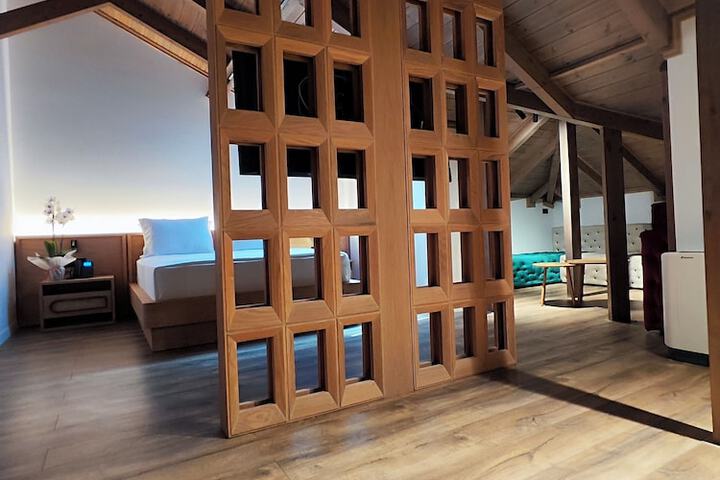Room 4 of 44