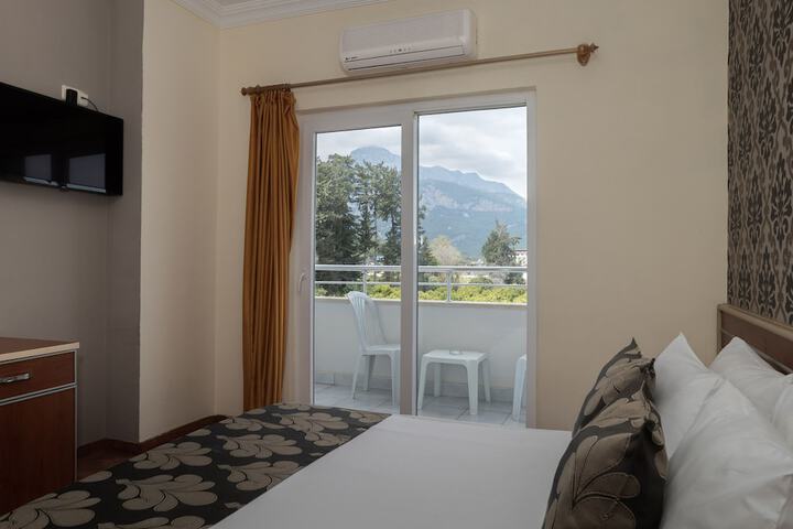 Room 10 of 51
