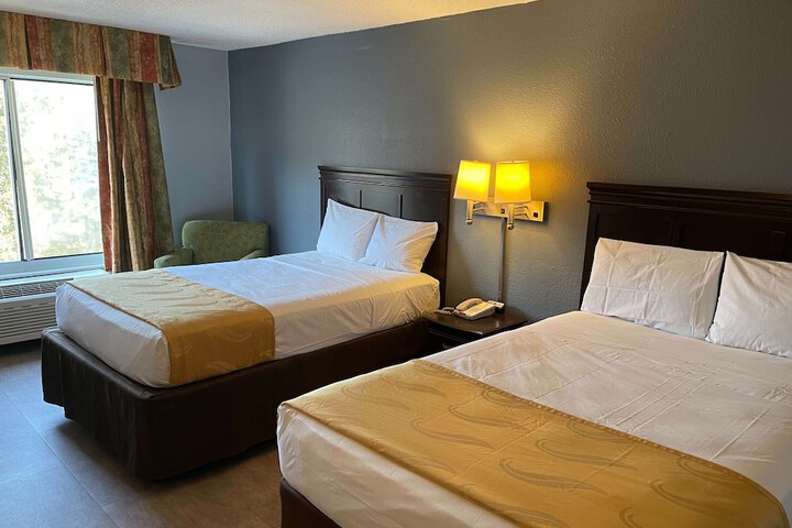 2 Double Beds High Speed Internet Accessible Microwave, Refrigerator Work Desk Continental Breakfast (6 of 9)