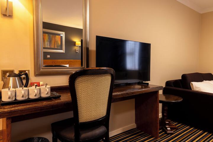 Room 15 of 27