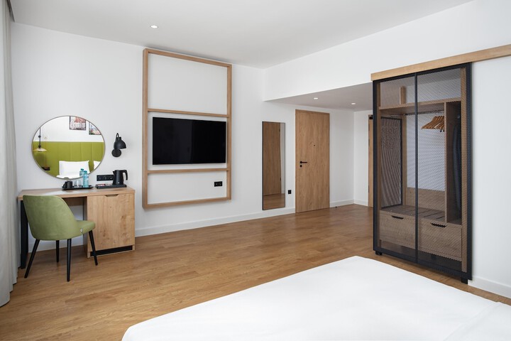 Room 31 of 83