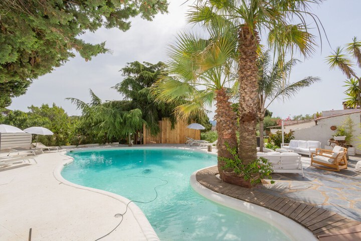 Pool 32 of 69