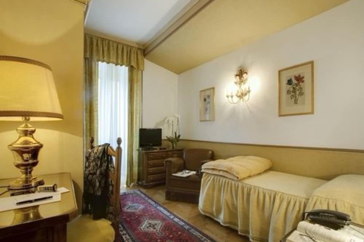 Room 16 of 45