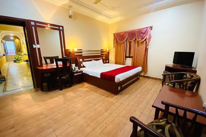 Room 13 of 63