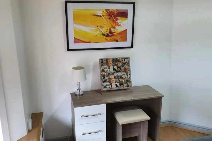 Room 4 of 11