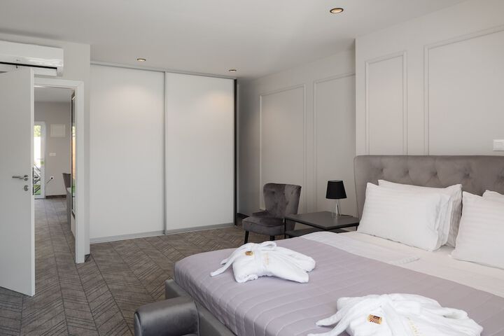 Room 11 of 71
