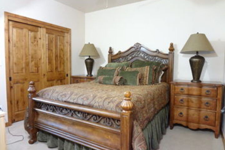Room 5 of 18