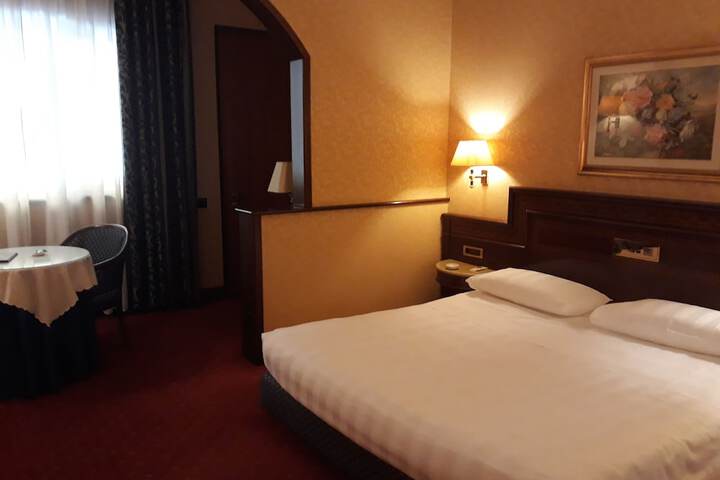 Room 5 of 28