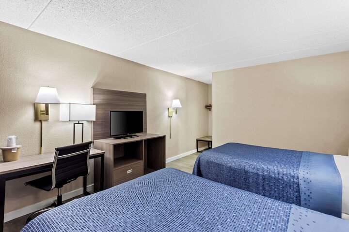 2 Double Beds (11 of 12)