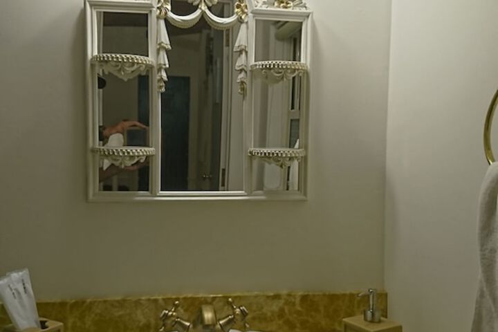 Room 6 of 78