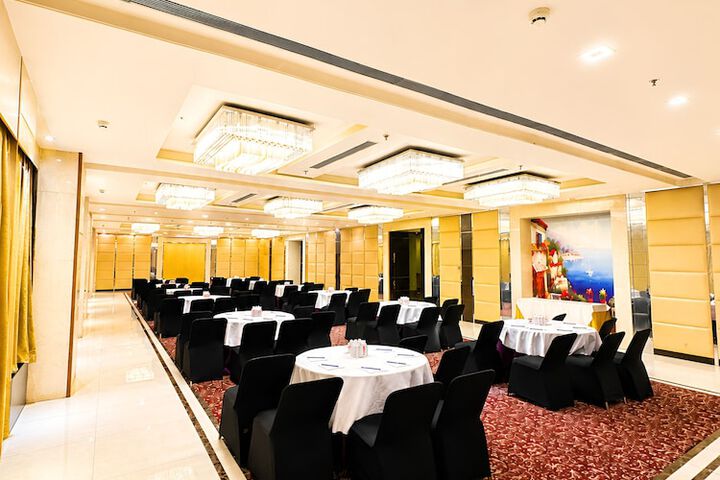 Ballroom/Hall 59 of 64