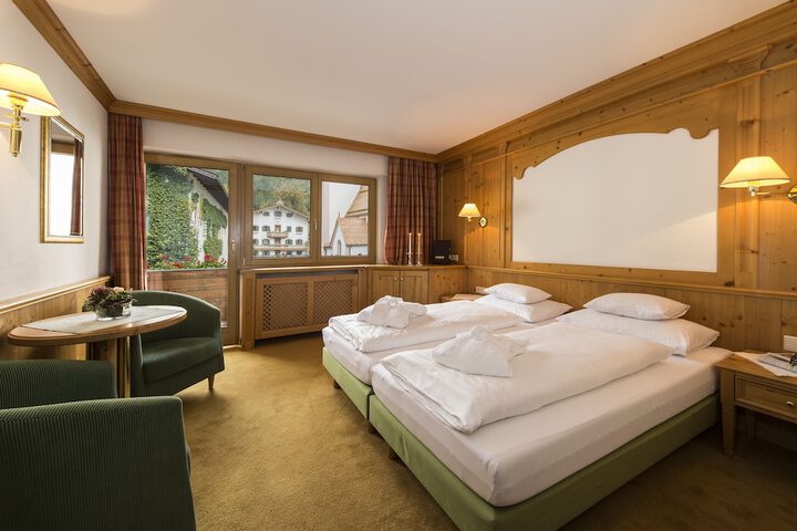 Room 7 of 27